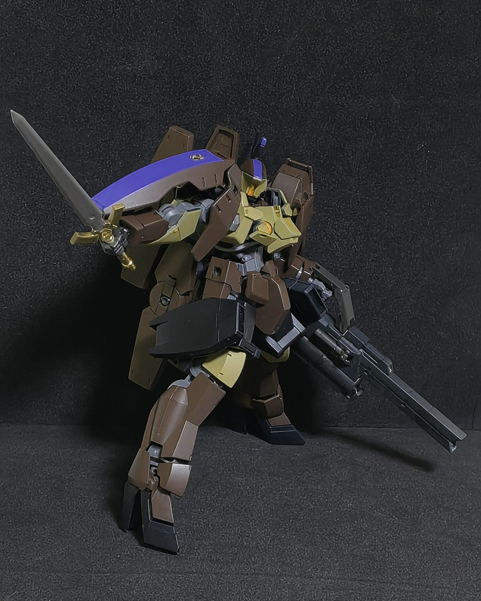HGIBO グレイズリッター イオク機｜宮日さんのガンプラ作品｜GUNSTA