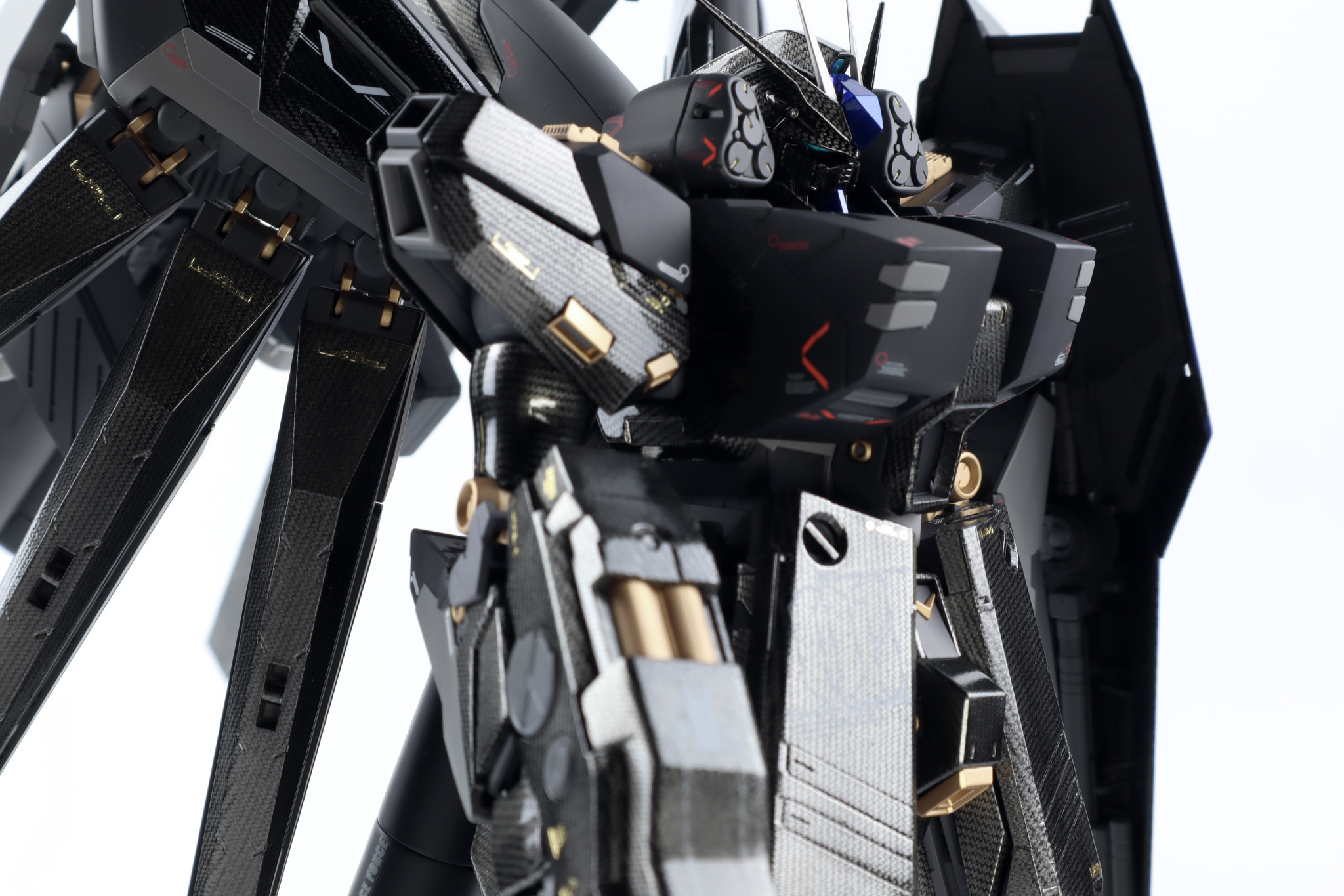 完成】MG Hi-νガンダム HWS Ver.Ka カーボン風塗装仕上げ｜psyctrlさん