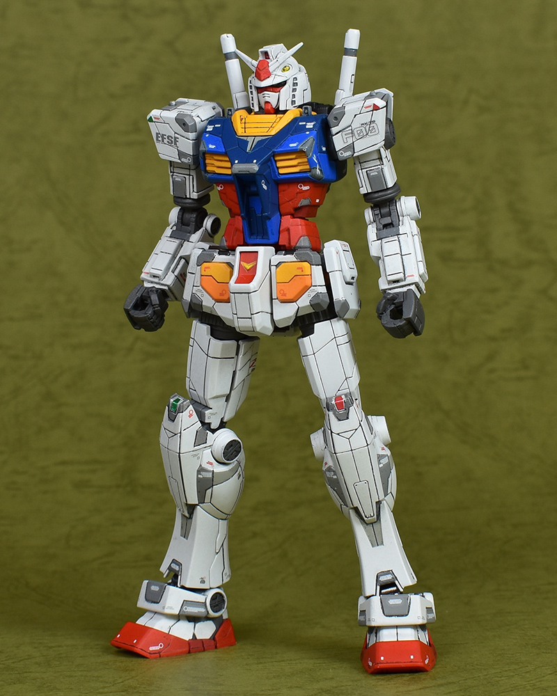 カラー塗装ずみ RX-78 ガンダム 1/144スケール BAMDAI カラー塗装ずみ