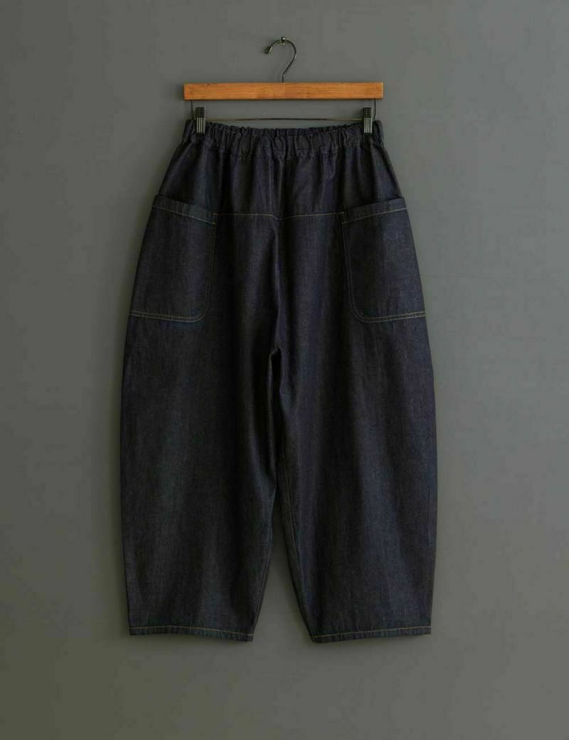 三綾ナチュラルデニムパンツ山芹（やませり） | 石見銀山 群言堂