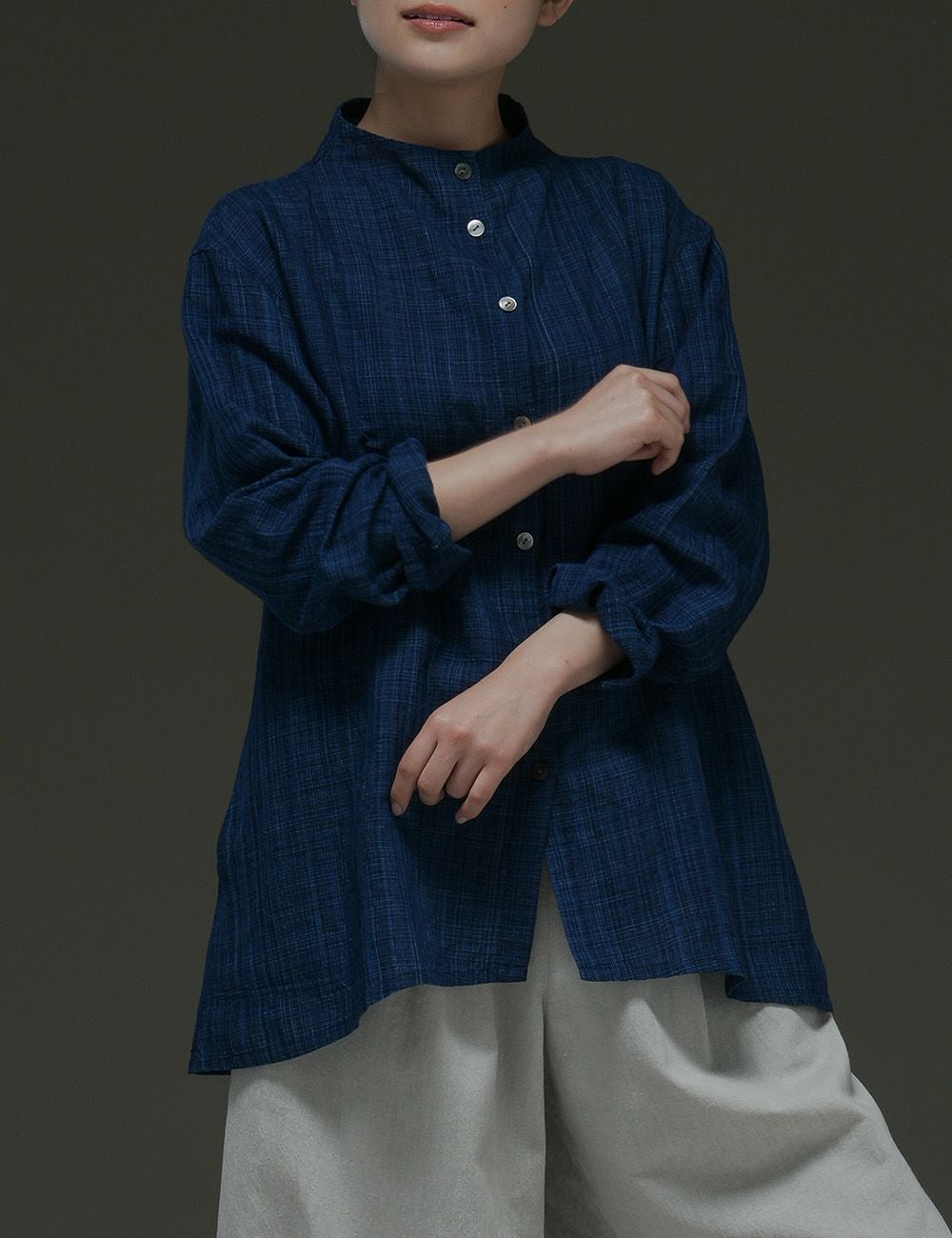 藍染綿麻雨絣ブラウス吾亦紅（われもこう） | 石見銀山 群言堂