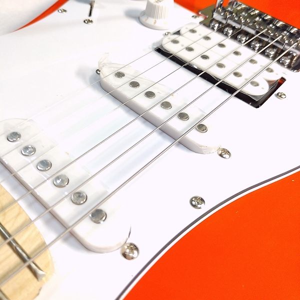 PLAYTECH ギターレビュー｜ST250 激安ストラトタイプ解説！初心者必見