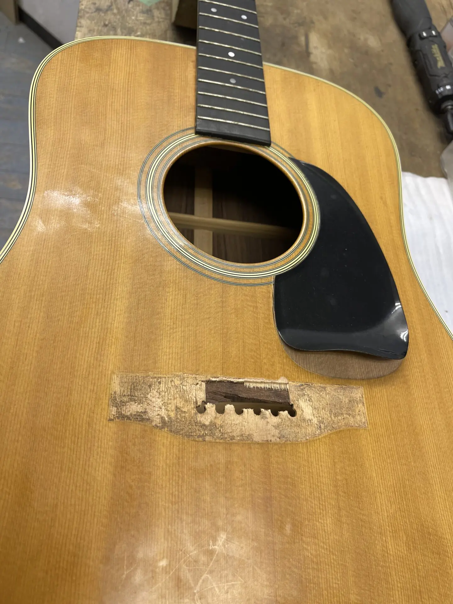 70'S Martin D-28 ブリッジ剥がれetc… | Guitar works Roost