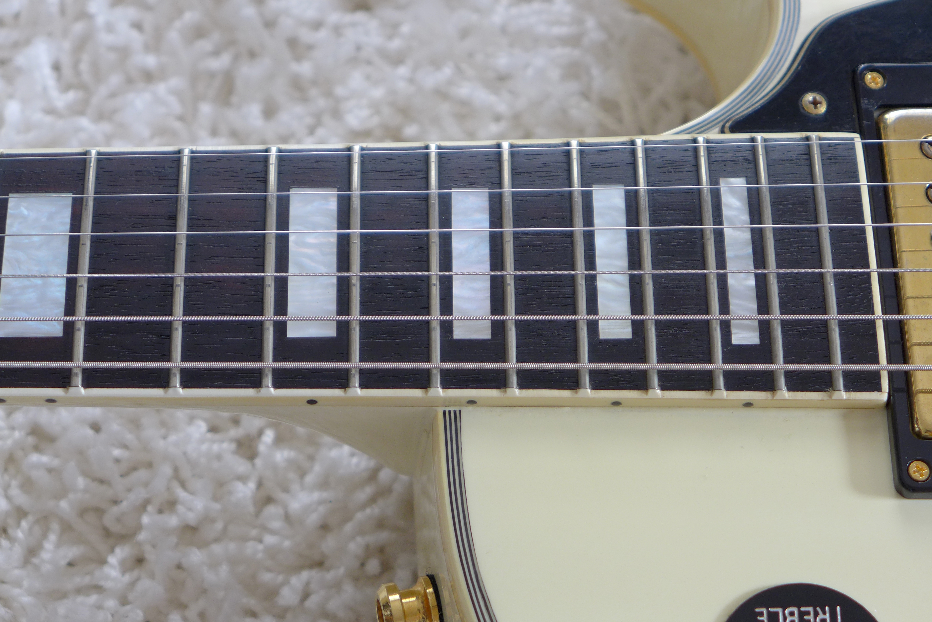 1983-85] Burny RLC-60 Les Paul Custom White – Guitarboretum