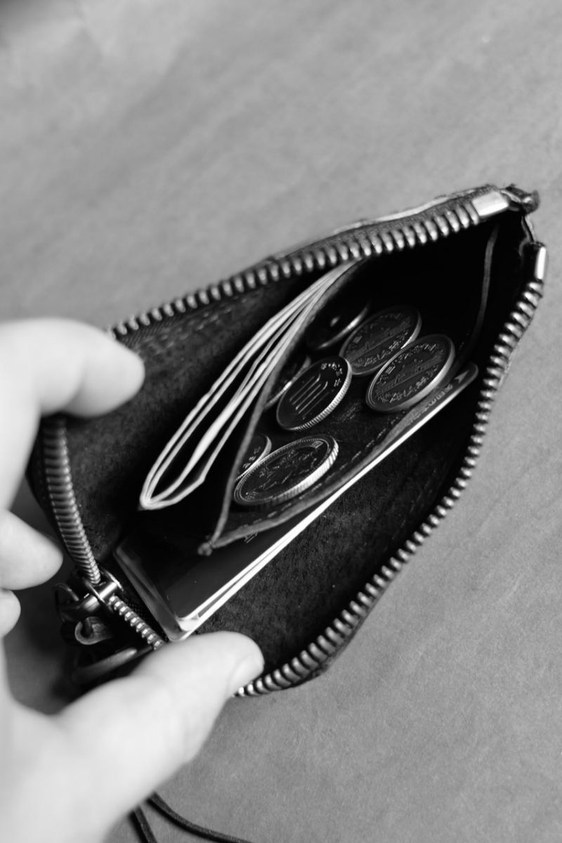 Small Zipped Wallet. Crocodile Leather. Gray. tagliovivo. « GULLAM