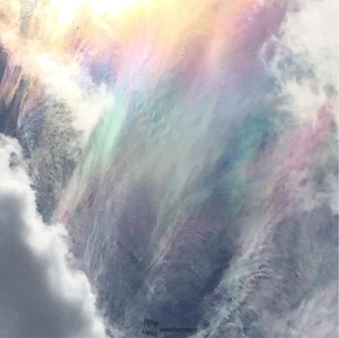 美しい極彩色の雲 注目の空の写真 ウェザーニュース