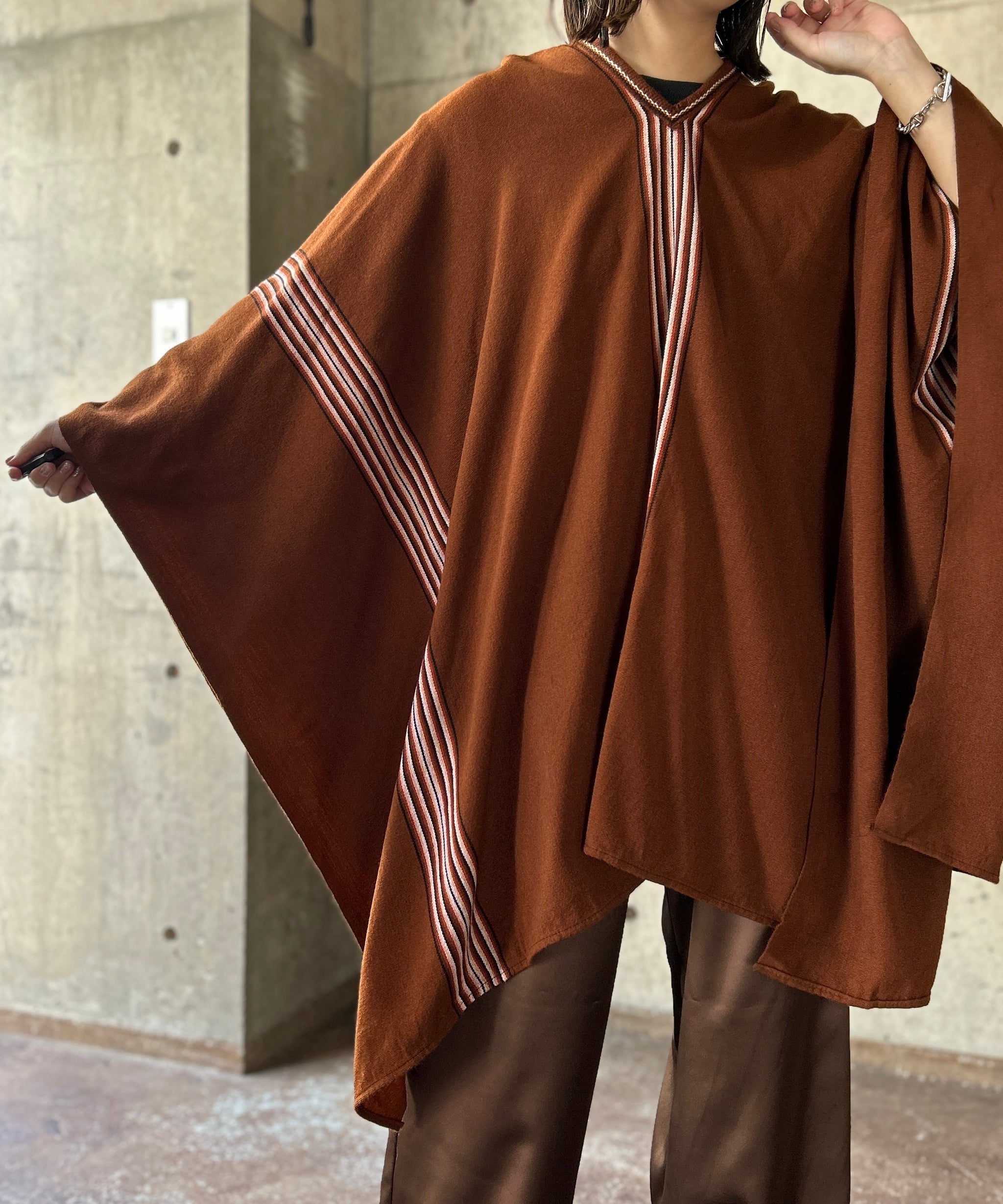 Brown Line Poncho – H アッシュ