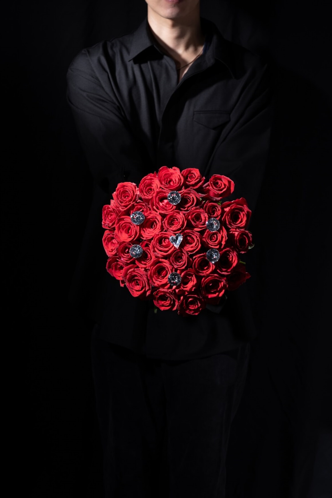 33本の赤バラの花束 | 花のギフト通販なら花百花 ‐hanahyakka‐