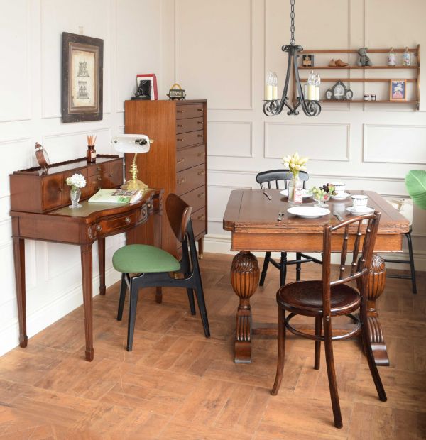 イギリスで見つけたかっこいいペイント仕上げのアンティークのキッチン