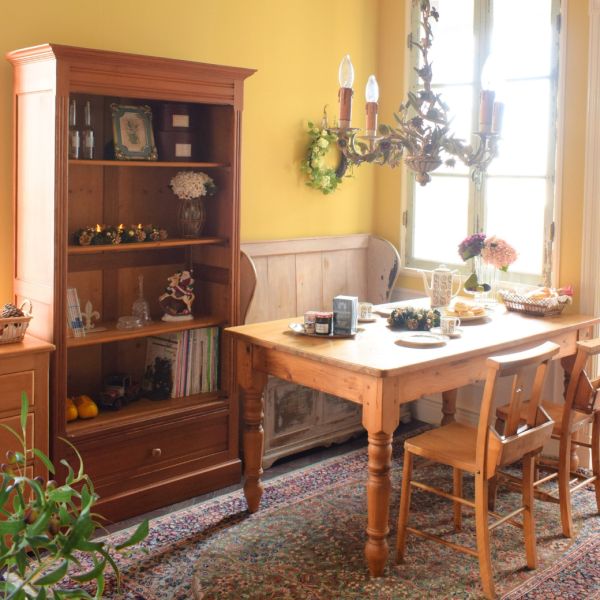 英国輸入のナチュラルなアンティーク椅子、聖書ボックス付きのチャーチ