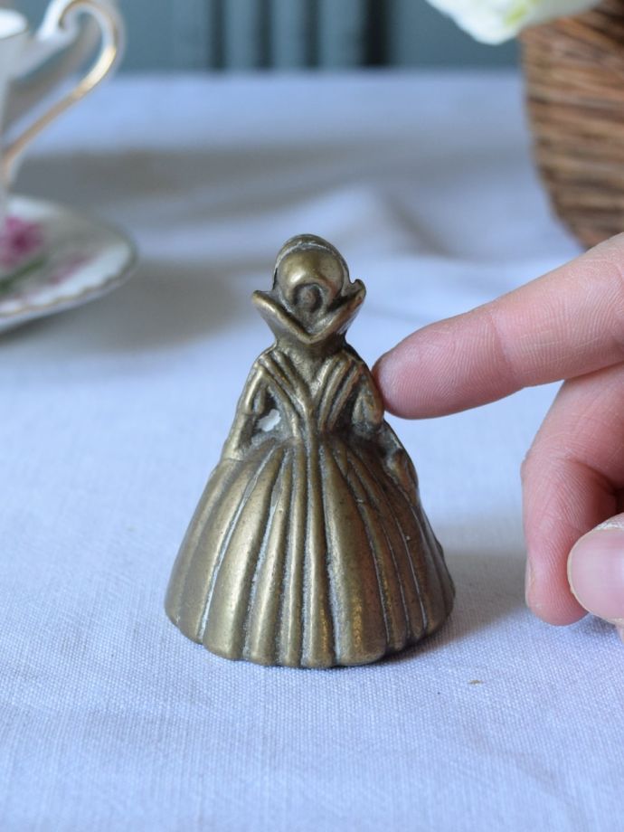 英国で見つけたアンティークの真鍮雑貨、可愛くて小さなベル(m-6711-z