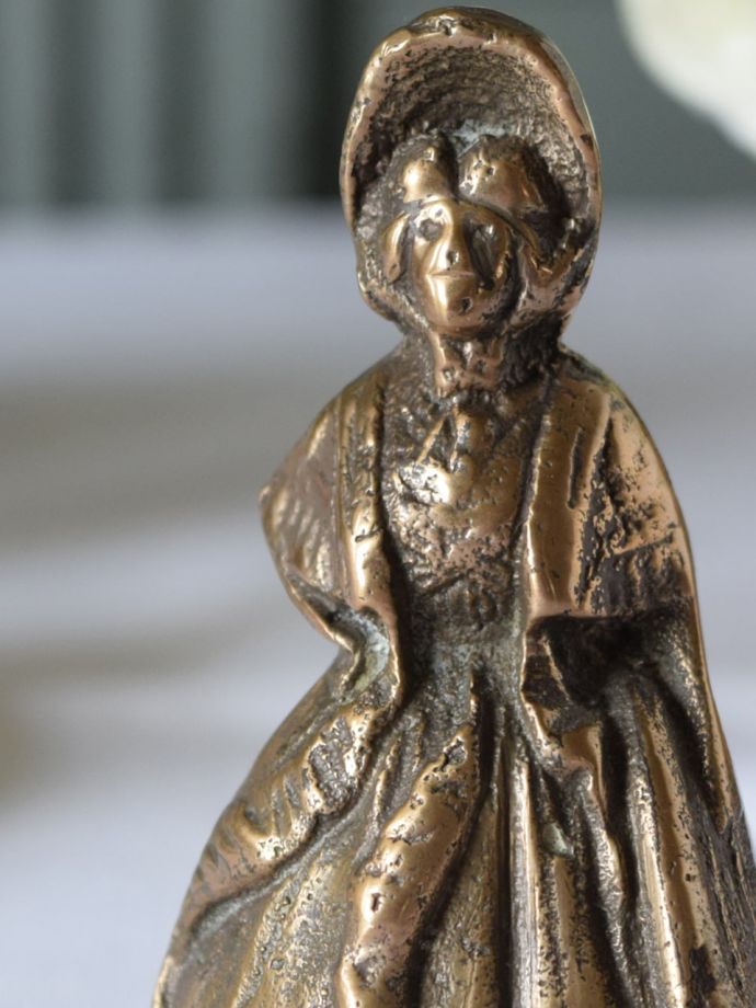 イギリスアンティークの真鍮雑貨、美しい女性のアンティークのベル