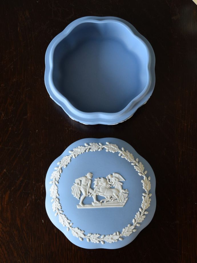 アンティークウェッジウッドのジャスパーウェアのフタ付き小物入れ