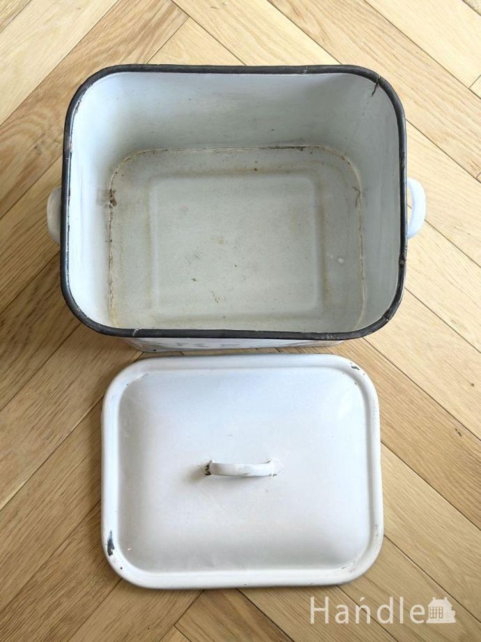 イギリスから届いたアンティークのブレッド缶、白いホウロウの