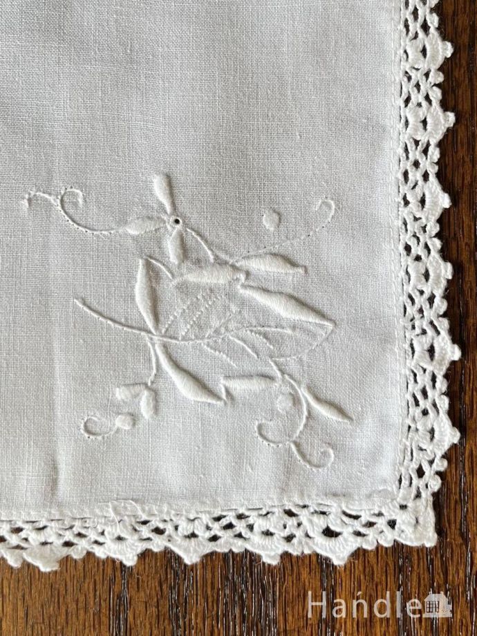 フランスから届いたアンティークのハンカチ、お花のモチーフが可愛い