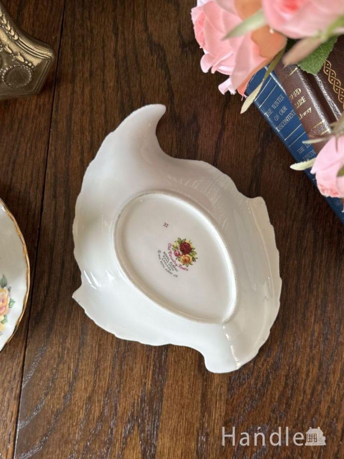 イギリスから届いたアンティーク陶磁器、ロイヤルアルバート社オールド