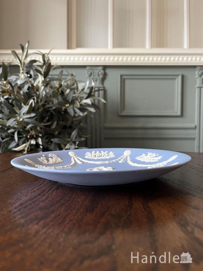 天使のモチーフが美しいアンティークのお皿、ウェジウッド社ジャスパー