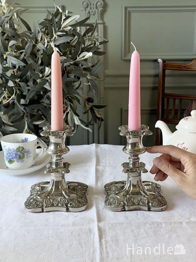 イギリスから届いた美しいキャンドルスタンド、アンティークシルバー