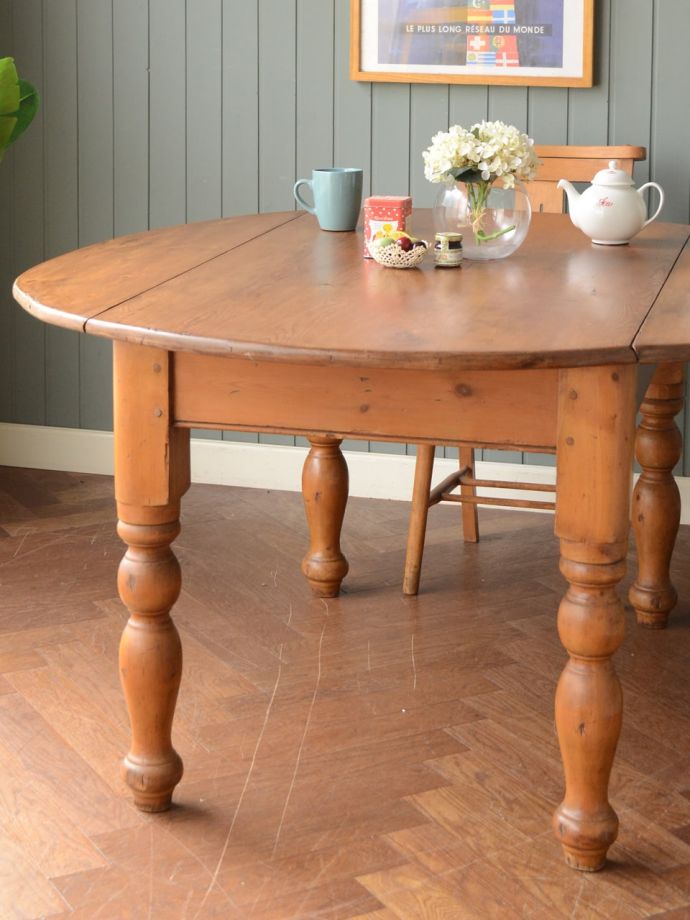英国アンティークの丸いテーブル、オールドパインのバタフライテーブル
