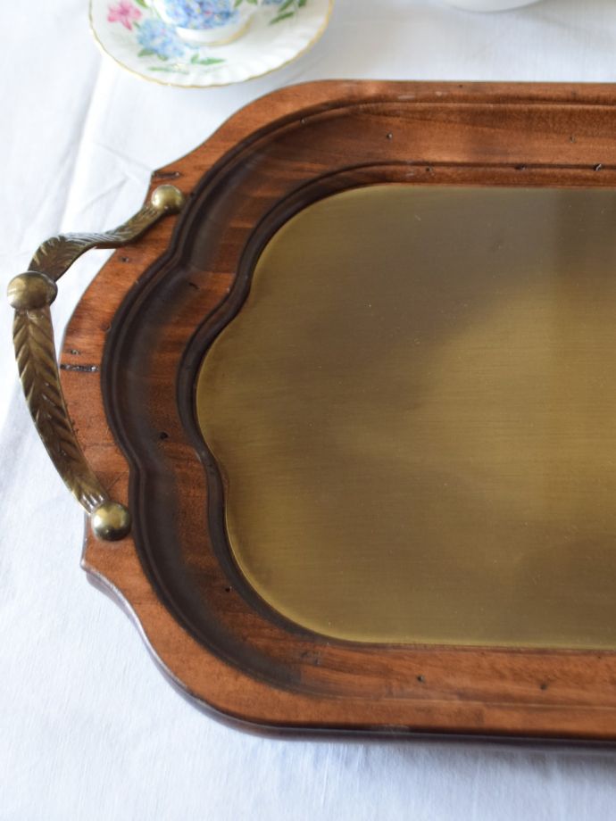 イタリアから届いたアンティーク調のトレイ、真鍮✕ポプラ材の