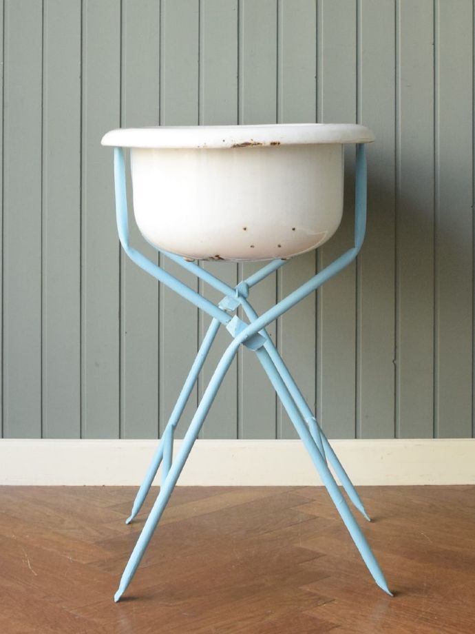 フランスから届いたベビーバス、アンティークのガーデニング用品(d