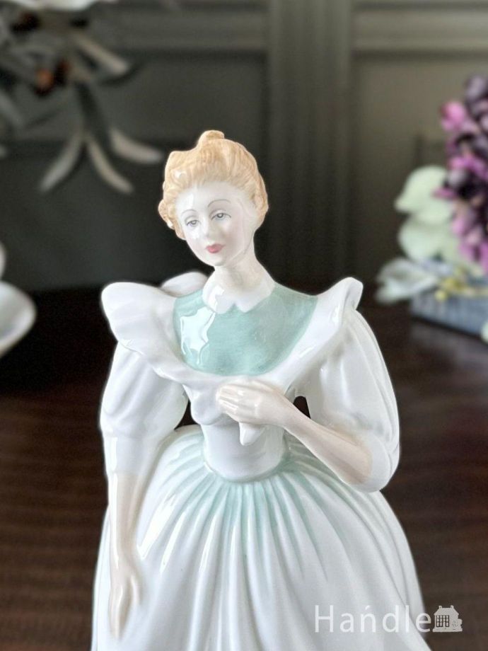 ロイヤルドルトン社のアンティークフィギュリン、「FIGURE OF THE