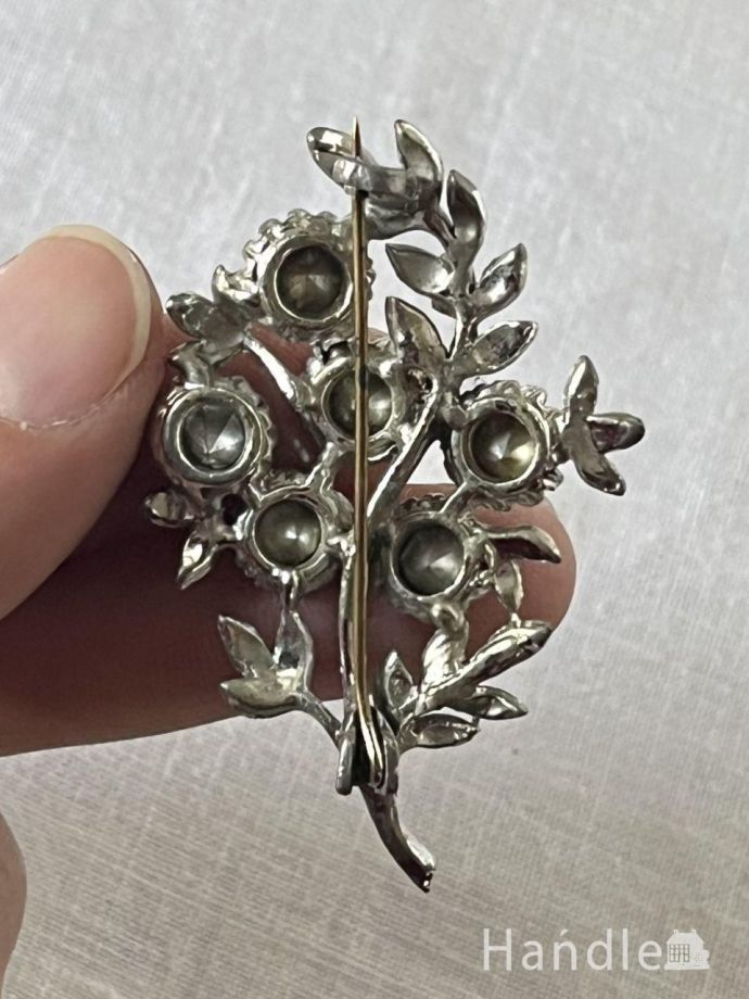 ブルー色のお花のモチーフが可愛いブローチ、イギリスから届いた