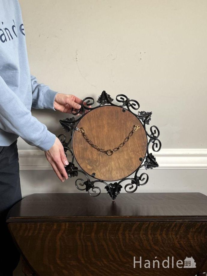 英国アンティークの凸型ミラー、縁取りの装飾が可愛い壁掛けの鏡(k