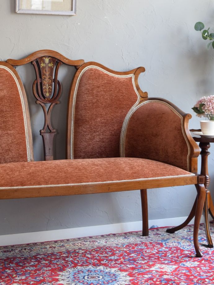 英国アンティークの美しいセティ、 象嵌細工が美しいマホガニーの