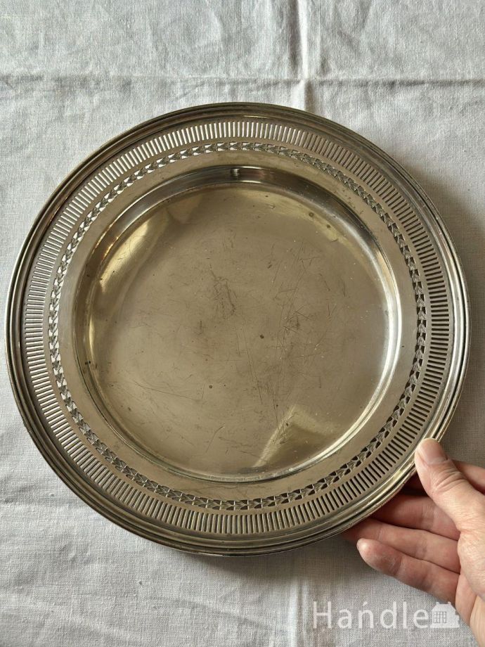 英国のアンティークのシルバープレート、幾何学模様のパンチングが