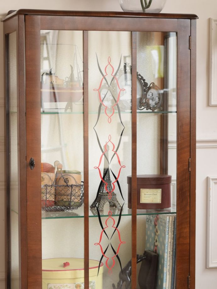 英国スタイルのおしゃれなショーケース、アンティークガラス扉の