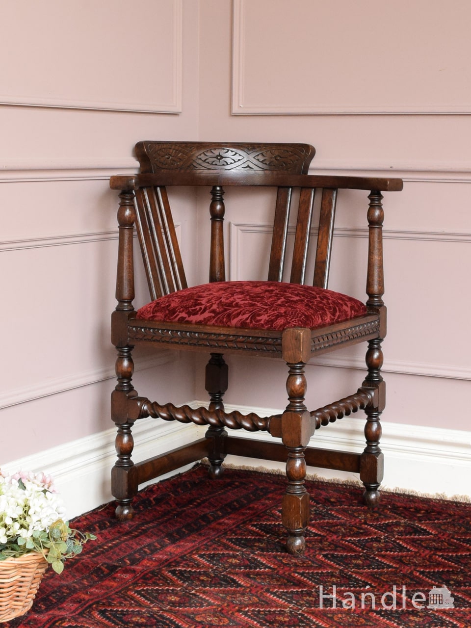 イギリスから届いためずらしい糸紡ぎ用の椅子、アンティークの