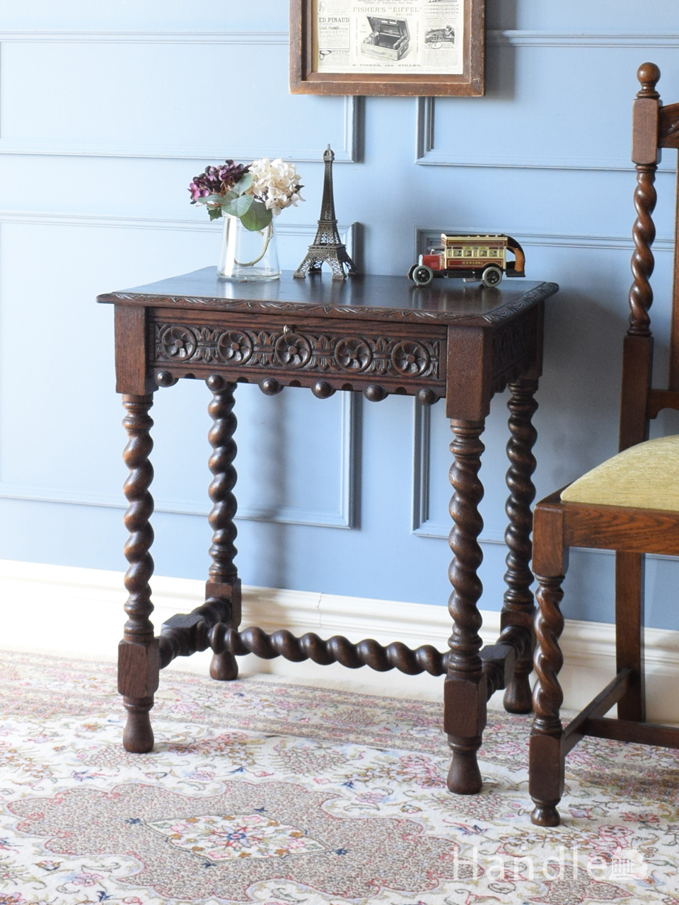 英国デザインのアンティーク家具、ハーフムーンのコンソールテーブル(m