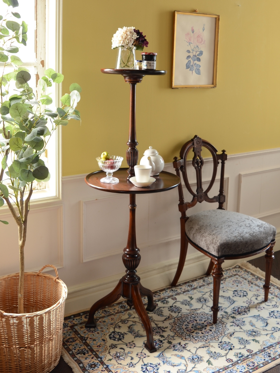 イギリスから届いた美しいダムウェイター、アフタヌーンティー用の