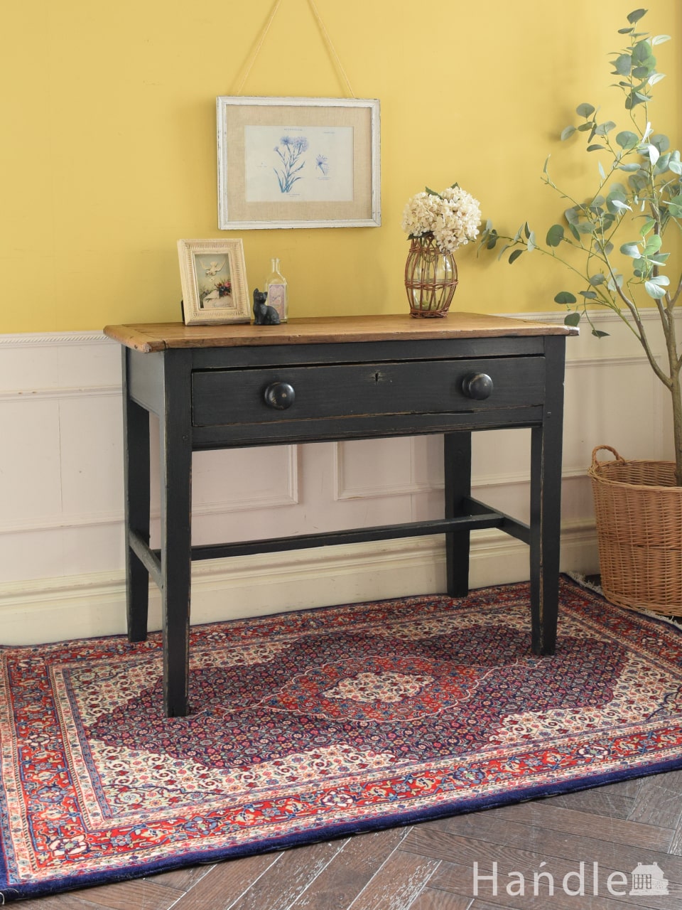 英国デザインのアンティーク家具、ハーフムーンのコンソールテーブル(m