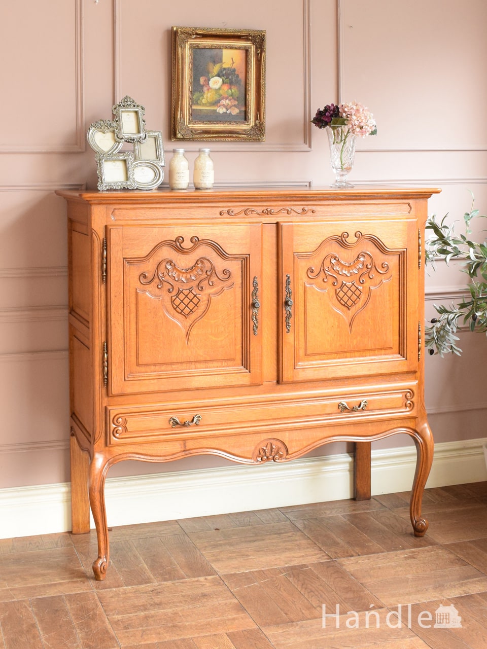 アンティークのバーカウンター、英国で見つけてきた装飾の美しい家具(q