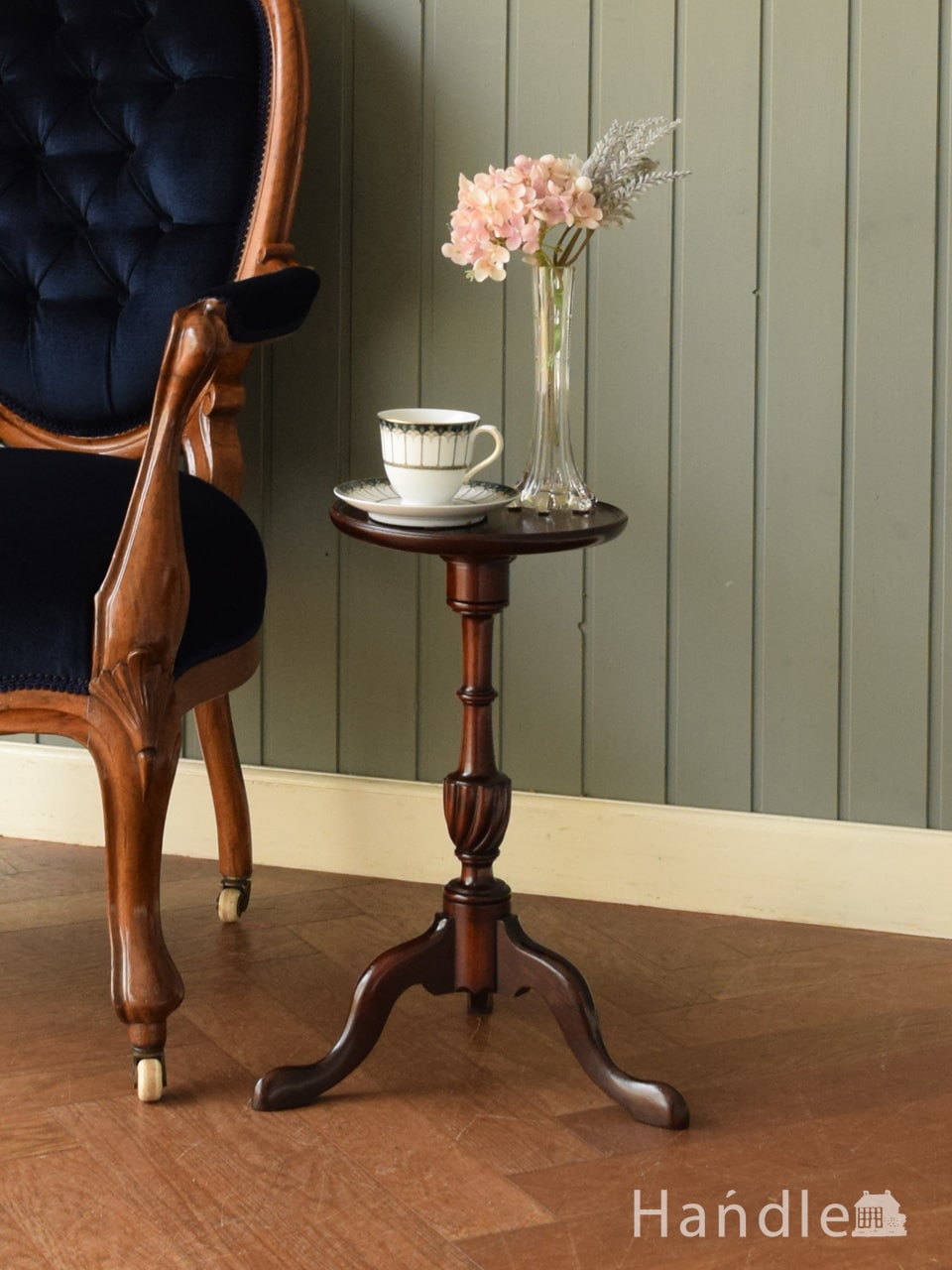 英国アンティークのおしゃれな椅子、座面の彫が美しい曲げ木のベント