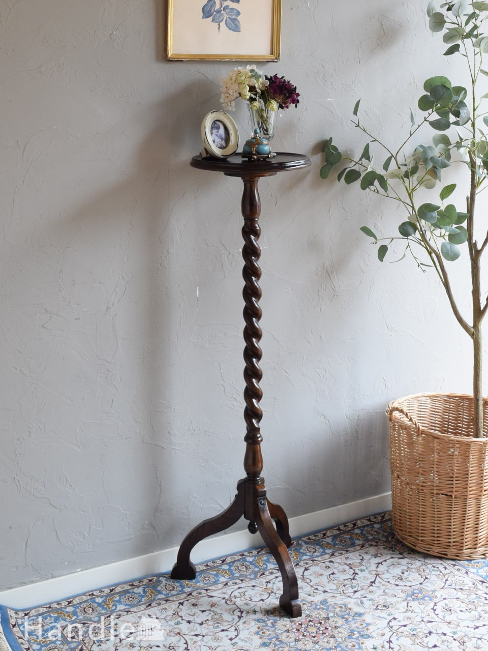 ツイストが美しいおしゃれな花台、英国アンティークのプランツスタンド