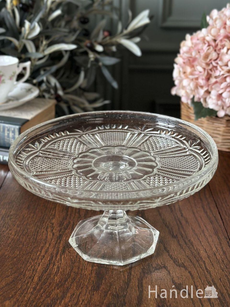 蝶×お花がデザインされたアンバーカラーのガラストレイ（トレー