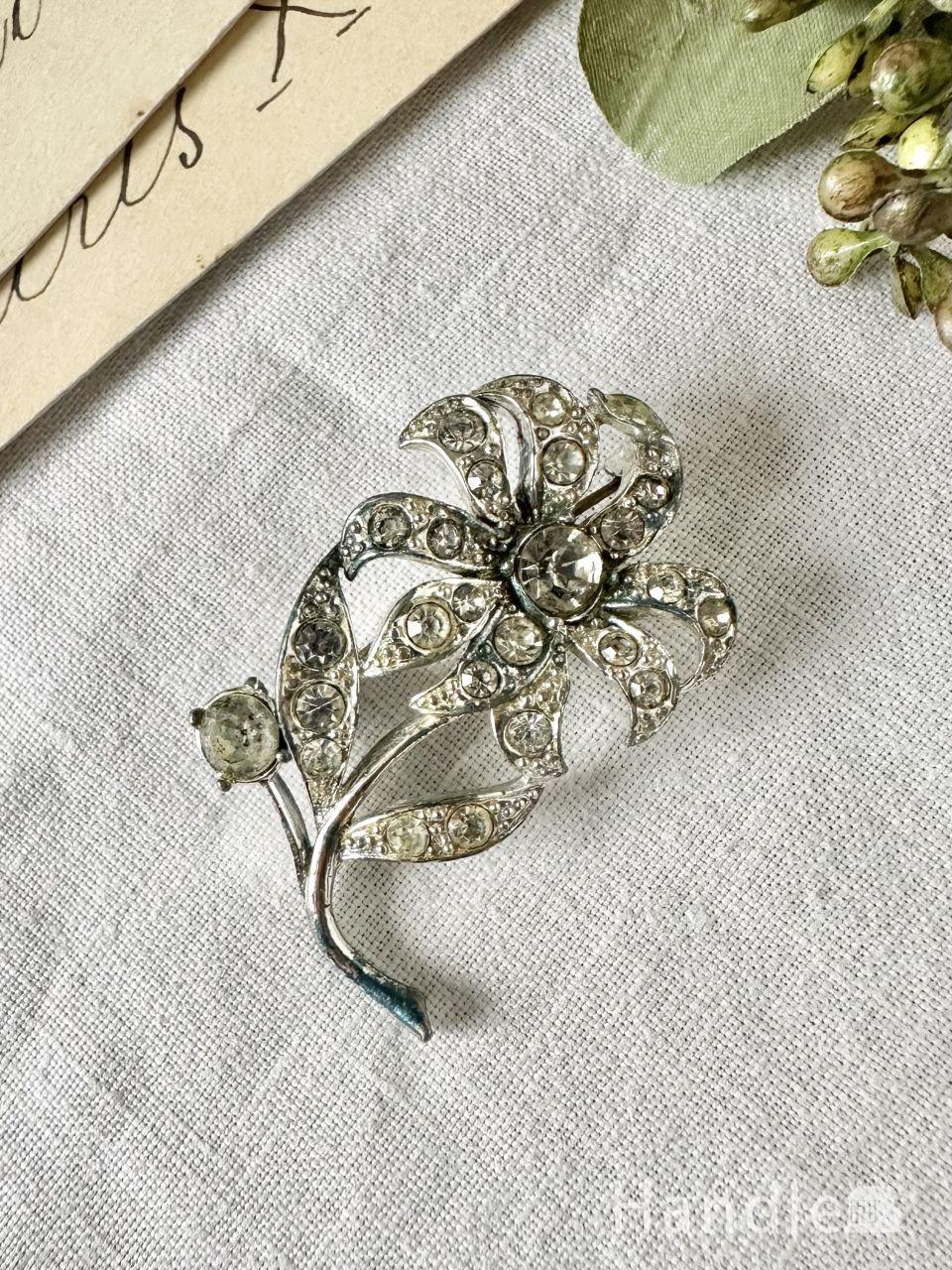 英国のビンテージアクセサリー、クリスマスベルの形のおしゃれな