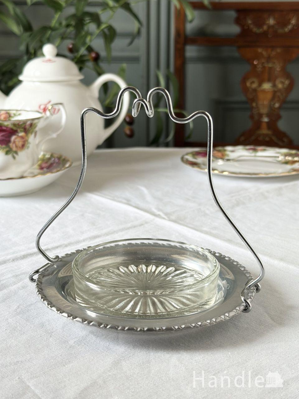 滑らかなミルクガラスをそのまま楽しむ、美しいガラスコンポート(m