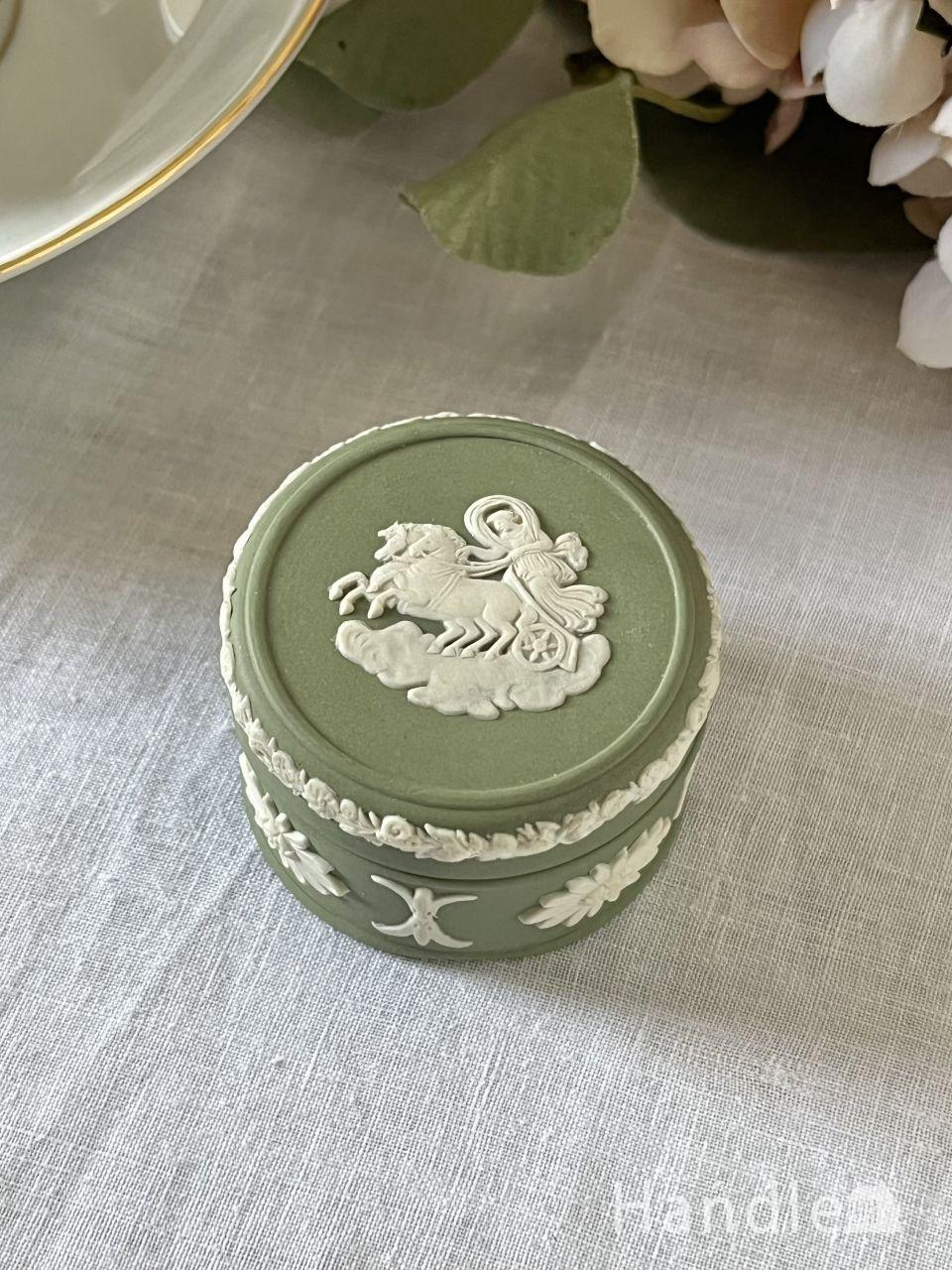 エンジェルの模様が可愛いアンティーク箱、レクタングル型のジュエリー