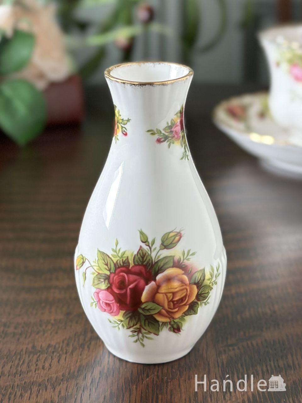 お花が刻まれた華やかなフラワーベース（花器）プレスドグラス(pg-3115