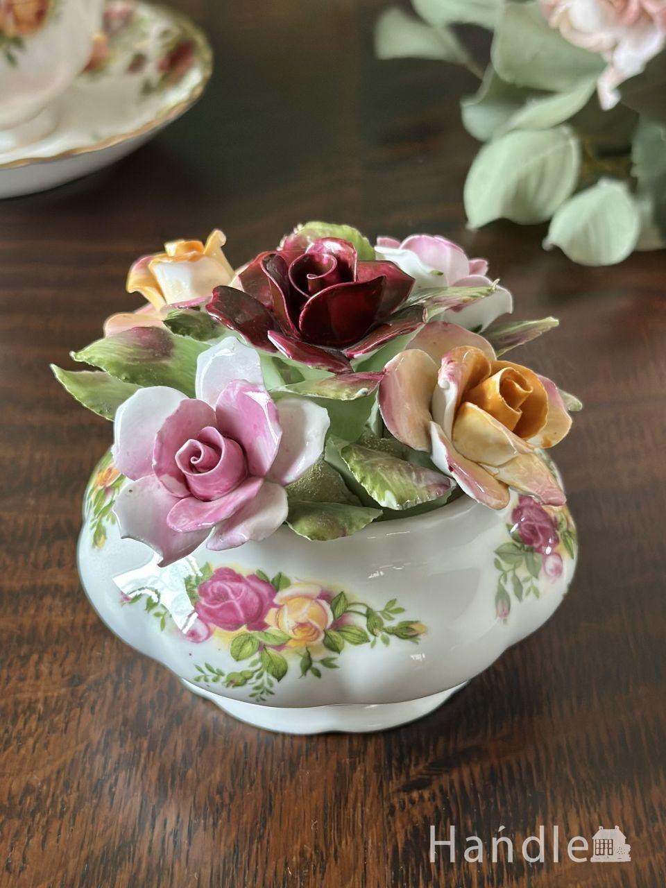 イギリスで見つけたアンティークのオブジェ、ネコのフィギュリン(m