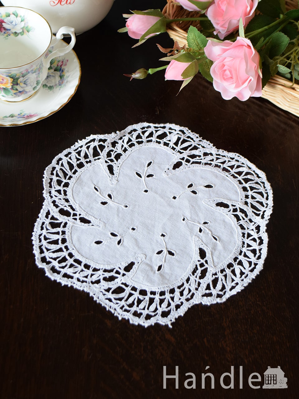 フランスから届いたトーションレース、アンティークのボビンレースの