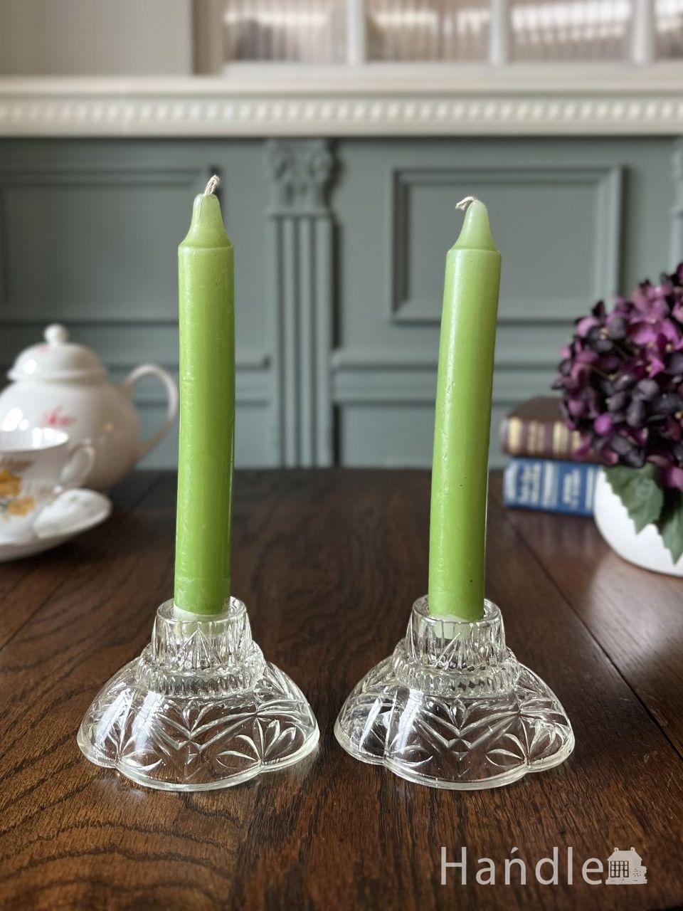 アンティークガラスのキャンドルスタンド、おしゃれなプレスドグラスの