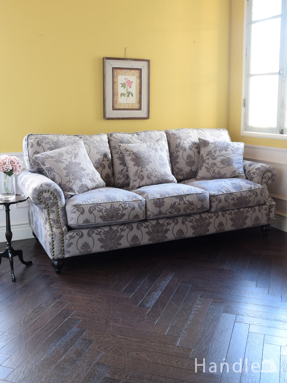 ヨーロッパ調のおしゃれなソファ、エレガントなお花柄の3人掛けソファ