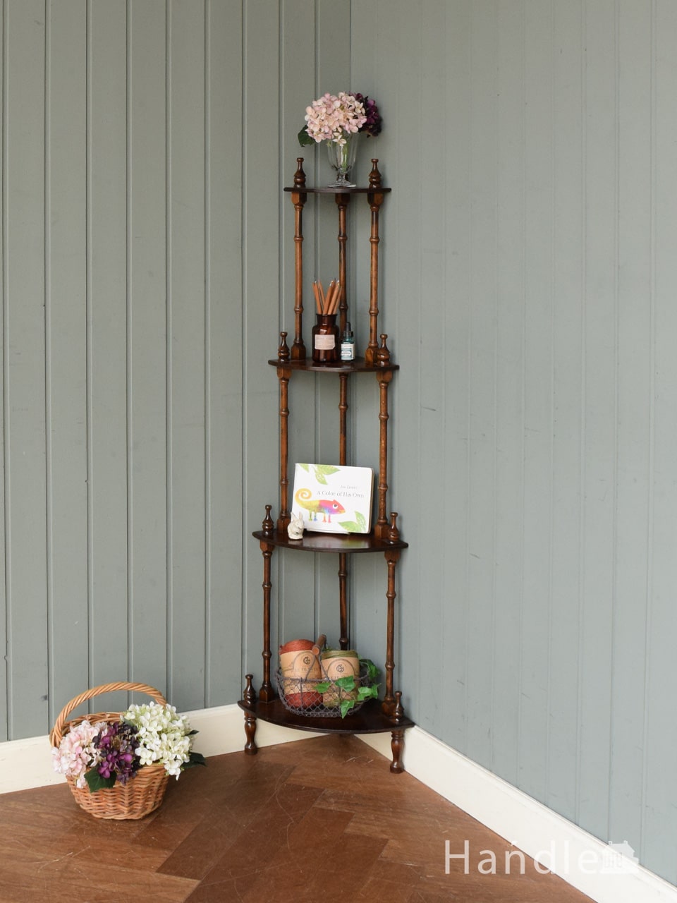 英国アンティークのキャビネット、オーク材のおしゃれな飾り棚