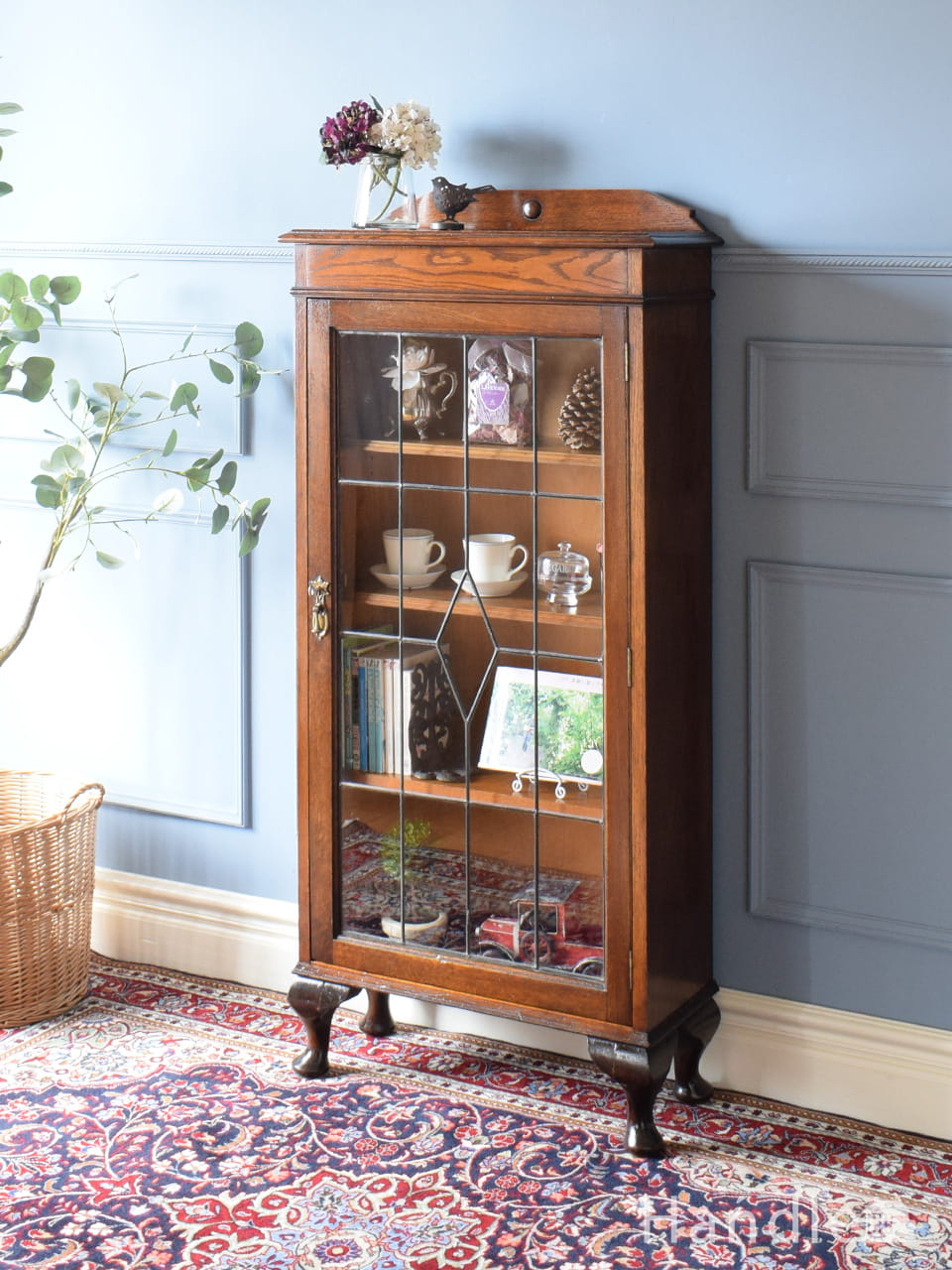 アンティークのフレンチ家具、グレーペイントのガラスキャビネット(d