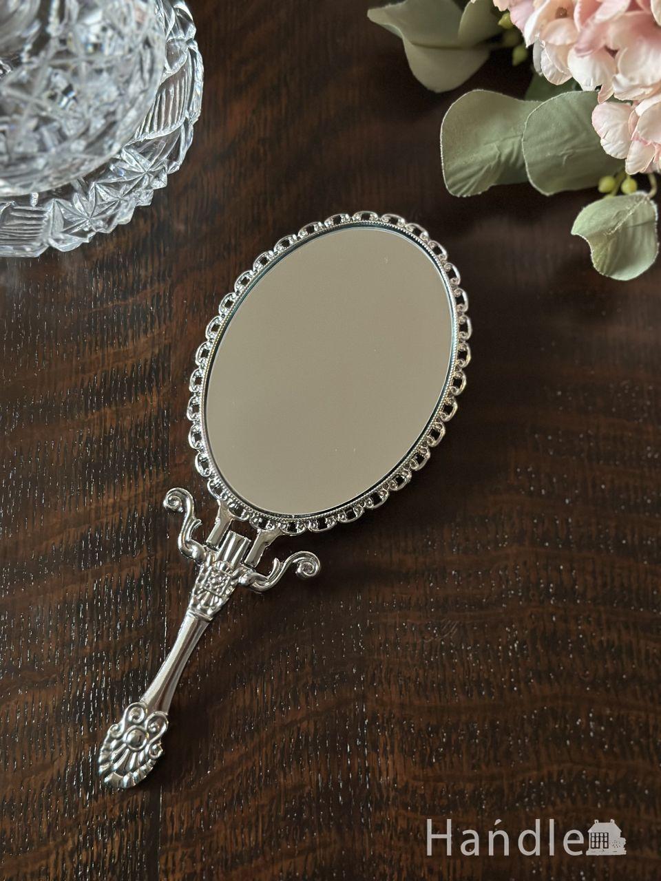 すずらんの模様が可愛いおしゃれな手鏡、スタンドミラーとしても使える
